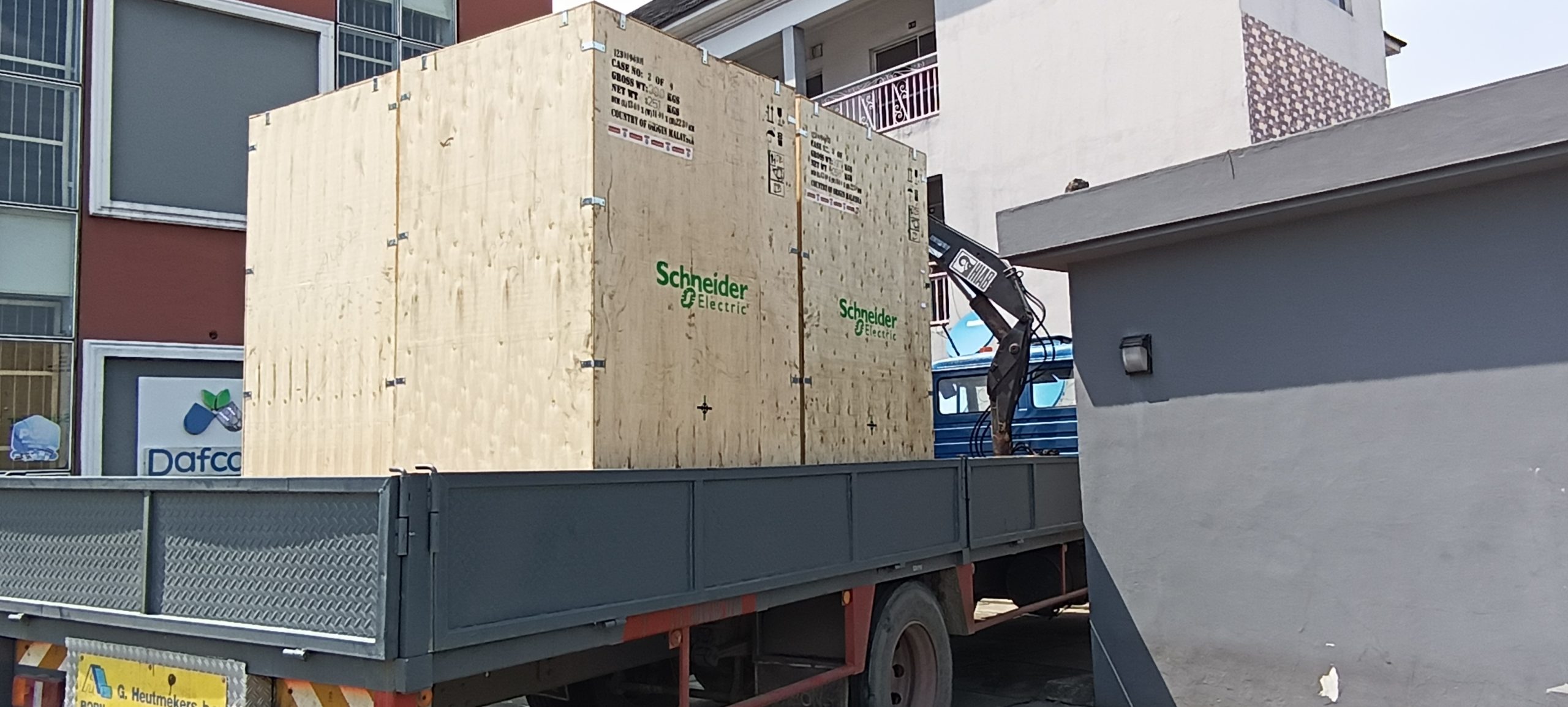 conveying of 30kva 400vac 3 phase ups system+battery to naoc locations port harcourt base.jpg
